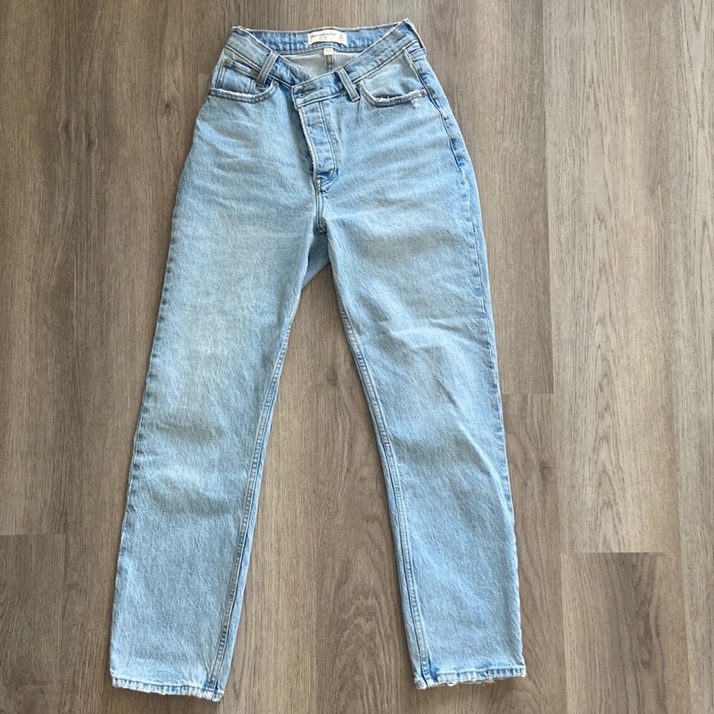 Abercrombie and Fitch Dad High Rise- Curve Love